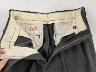 U.S. Army, Uniformjacke datiert 1976. Die Effekten scheinbar original vernäht, dazu eine passende Hose.