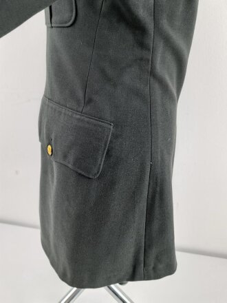 U.S. Army, Uniformjacke datiert 1976. Die Effekten scheinbar original vernäht, dazu eine passende Hose.