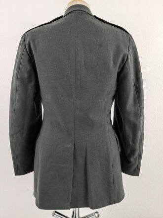 U.S. Army, Uniformjacke datiert 1976. Die Effekten scheinbar original vernäht, dazu eine passende Hose.