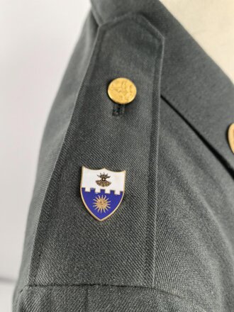 U.S. Army, Uniformjacke datiert 1976. Die Effekten scheinbar original vernäht, dazu eine passende Hose.