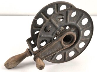 Handkabelrolle Wehrmacht. Originallack, ungereinigt, Durchmesser etwa 25cm, datiert 1939.