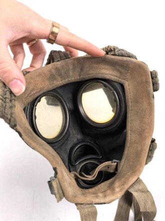 Gasmaske Wehrmacht datiert 1943. Guter Zustand, Maskenkörper weich