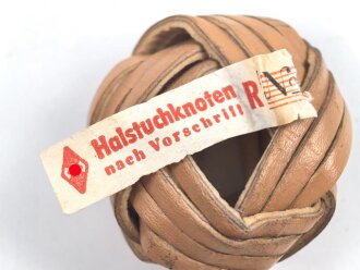 Hitlerjugend, Halstuchknoten nach Vorschrift. Ungetragen, Papieretikett beiliegend