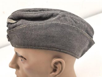 Luftwaffe, Schiffchen für Mannschaften. Stark getragenes Stück, der Adler original, aber neuzeitlich ergänzt. Kopfgrösse gemessen 58