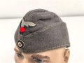 Luftwaffe, Schiffchen für Mannschaften. Stark getragenes Stück, der Adler original, aber neuzeitlich ergänzt. Kopfgrösse gemessen 58