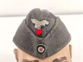 Luftwaffe, Schiffchen für Mannschaften. Stark getragenes Stück, der Adler original, aber neuzeitlich ergänzt. Kopfgrösse gemessen 58