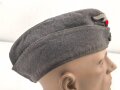Luftwaffe, Schiffchen für Mannschaften. Stark getragenes Stück, der Adler original, aber neuzeitlich ergänzt. Kopfgrösse gemessen 58