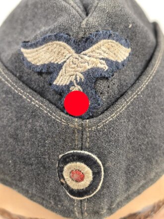 Luftwaffe, Schiffchen für Mannschaften. Stark getragenes Stück, der Adler original, aber neuzeitlich ergänzt. Kopfgrösse gemessen 58