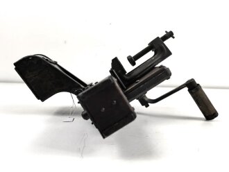Gurtfüller für Maschinengewehr 50 Schuss Gurt Wehrmacht. Hersteller cnx. Meiner Meinung nach ein guter Wasserfund. beweglich