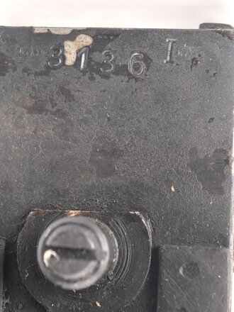 Gurtfüller für Maschinengewehr 50 Schuss Gurt Wehrmacht. Hersteller cnx. Meiner Meinung nach ein guter Wasserfund. beweglich