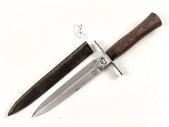 Frankreich 2.Weltkrieg Kampfmesser, Hersteller " GONON 41" Unter deutscher Besatzung Hergestellt und so an Deutsche Soldaten unter anderem in Norwegen ausgegeben. Guter Gesamtzustand