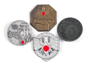 Vier Stück Leichtmetall /Blechabzeichen  2. Weltkrieg