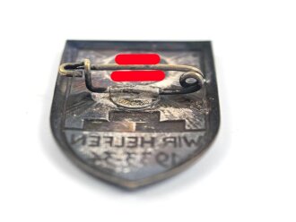 Buntmetallabzeichen " Wir helfen 1933-34"