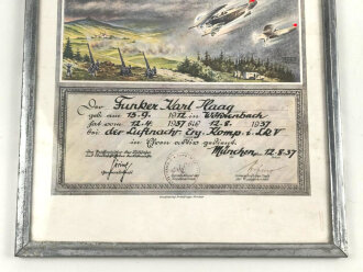 Farbige Dienstzeiturkunde für einen Funker bei der Luftnachrichten Ergänzungs Kompanie München. Original gerahmt, Maße des Rahmen etwa 31 x 43cm