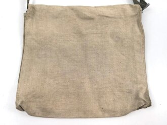 Tasche mit Trageriemen aus Wehrmachtsmaterial. Maße etwa 30 x 30cm, Nachkrieg ?