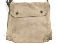 Tasche mit Trageriemen aus Wehrmachtsmaterial. Maße etwa 30 x 30cm, Nachkrieg ?