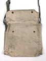Tasche mit Trageriemen aus Wehrmachtsmaterial. Maße etwa 30 x 30cm, Nachkrieg ?