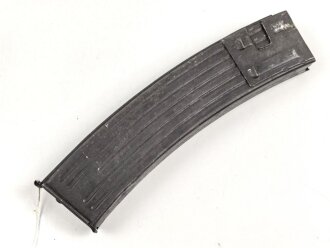 Magazin MP44 Wehrmacht, Hersteller gqm, eine "Lippe" abgeschnitten, somit hält keine Patrone mehr und die Eigenschaften als Magazin sind nicht mehr gegeben .  Frei Verkäuflich ab 18. Jahren
