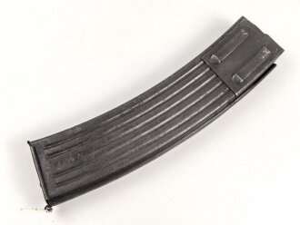 Magazin MP44 Wehrmacht, Hersteller gqm, eine "Lippe" abgeschnitten, somit hält keine Patrone mehr und die Eigenschaften als Magazin sind nicht mehr gegeben .  Frei Verkäuflich ab 18. Jahren