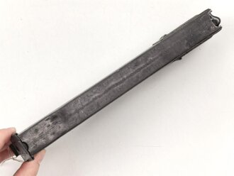 Magazin MP44 Wehrmacht, Hersteller gqm, eine "Lippe" abgeschnitten, somit hält keine Patrone mehr und die Eigenschaften als Magazin sind nicht mehr gegeben .  Frei Verkäuflich ab 18. Jahren