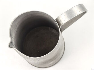 Luftwaffe, Unterkunft Wasserkanne aus Leichtmetall . Guter Zustand, datiert 1940