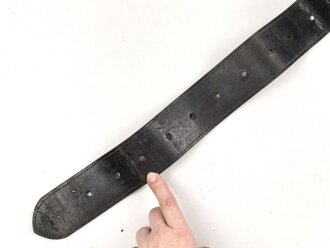 Eindornkoppel schwarzes Leder, Höhe 50mm, Gesamtlänge etwa 122cm, schweres Messingschloss