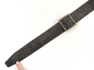 Eindornkoppel schwarzes Lackleder, Höhe 40mm, Gesamtlänge etwa 114cm, Messingschloss