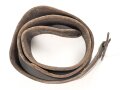 Eindornkoppel ungeschwarzes Leder, Höhe 40mm, Gesamtlänge etwa 94cm, Eisenschloss