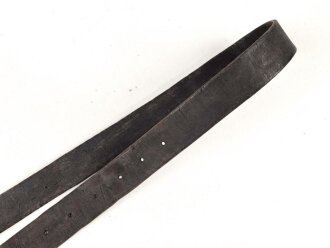 Eindornkoppel schwarzes Leder, Höhe 27mm, Gesamtlänge etwa 105cm, Eisenschliesse
