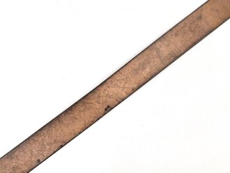Eindornkoppel ungeschwärzes Leder, Höhe 44mm, Gesamtlänge etwa 110cm, Eisenschloss lackiert