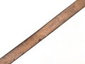 Eindornkoppel ungeschwärzes Leder, Höhe 44mm, Gesamtlänge etwa 110cm, Eisenschloss lackiert