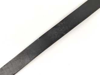 Eindornkoppel schwarzes Leder, Höhe 46mm, Gesamtlänge etwa 114cm, Eisenschliesse lackiert
