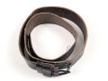 Eindornkoppel schwarzes Leder, Höhe 46mm, Gesamtlänge etwa 114cm, Eisenschliesse lackiert