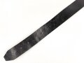 Eindornkoppel schwarzes Leder, Höhe 46mm, Gesamtlänge etwa 114cm, Eisenschliesse lackiert