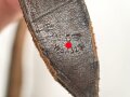Lederriemen dunkelbraun, geschwärzte Eisenschliesse, Breite knapp 2cm, Länge etwa 153cm