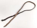 Lederriemen dunkelbraun, geschwärzte Eisenschliesse, Breite knapp 2cm, Länge etwa 153cm