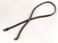 Lederriemen braun,  Eisenschliesse, Breite knapp 2cm, Länge etwa 124cm