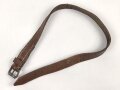Lederriemen braun,  Eisenschliesse, Breite etwa 2,5cm, Länge etwa 73cm