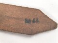 Lederriemen braun,  Eisenschliesse, Breite etwa 2,5cm, Länge etwa 73cm