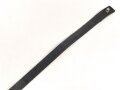 Lederriemen geschwärzt, lackierte Eisenschliesse, Breite 2,3cm, Länge etwa 135cm, Alter und Herkunft unbekannt