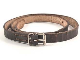 Lederriemen braun,  Eisenschliesse, Breite etwa 1,8cm,...