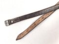 Lederriemen braun,  Eisenschliesse, Breite etwa 1,8cm, Länge etwa 98cm