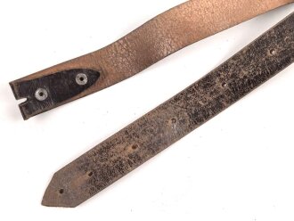 Lederriemen braun, Breite 3,2cm, Länge etwa 106cm, Alter und Herkunft unbekannt