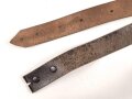 Lederriemen braun, Breite 3,2cm, Länge etwa 106cm, Alter und Herkunft unbekannt