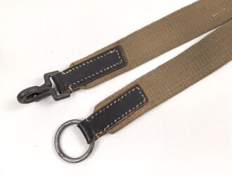 Leder/ Leinenriemen geschwärzt, Breite knapp 4cm, eiserne Beschläge Länge etwa 90cm, Alter und Herkunft unbekannt