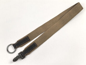 Leder/ Leinenriemen geschwärzt, Breite knapp 4cm, eiserne Beschläge Länge etwa 90cm, Alter und Herkunft unbekannt