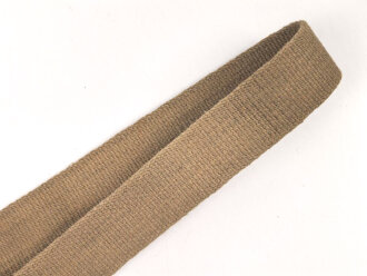 Leder/ Leinenriemen geschwärzt, Breite knapp 4cm, eiserne Beschläge Länge etwa 90cm, Alter und Herkunft unbekannt