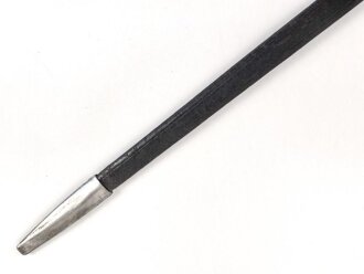 Kaiserreich, Scheide für einen Degen, eiserne Beschläge, der untere Beschlag vermutlich neuzeitlich gefertigt. Gesamtlänge 83cm