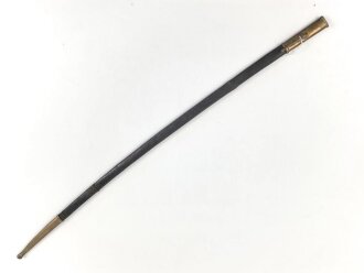 Kaiserreich, Scheide für einen Degen, Messingbeschläge, die Lederscheide mehrfach gebrochen. Gesamtlänge 85cm