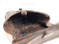Magazintasche ? aus Leder. Messingbeschläge, Maße etwa 11 x 18 x 5cm, datiert 1937, Herkunft unbekannt